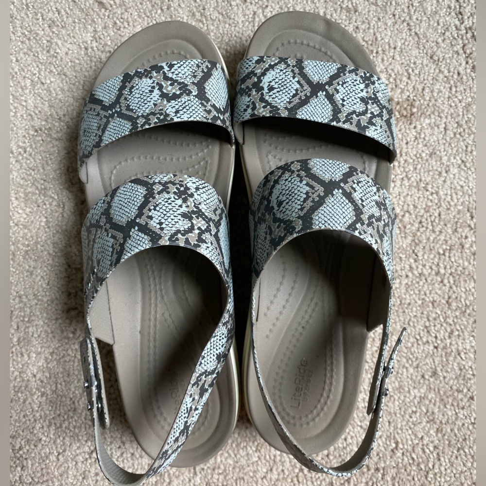 Crocs Women's Brooklyn Low Wedge size 9